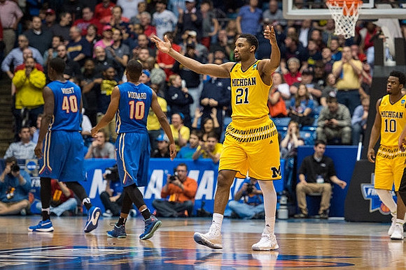 Zak Irvin (21) and Derrick Walton Jr. (10)