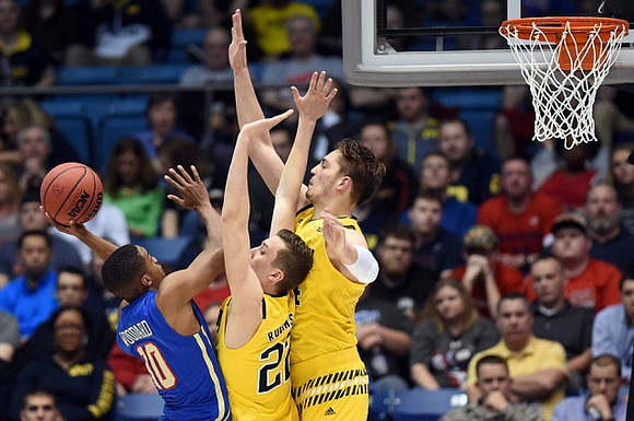 Duncan Robinson (22) and Mark Donnal (34)