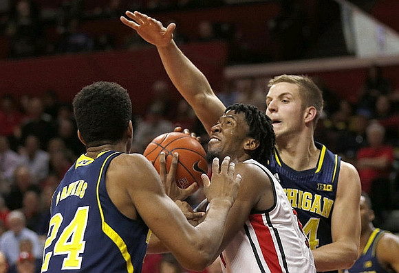 Aubrey Dawkins (24) and Max Bielfeldt (44)