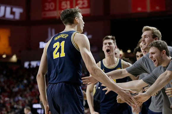 Franz Wagner (21) and Michigan Team