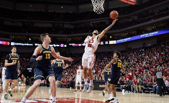 Brandon Johns Jr. (23), Jon Teske (15), Franz Wagner (21), David DeJulius (0), and Eli Brooks (55)