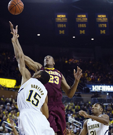 Jon Horford (15) and Zak Irvin (21)