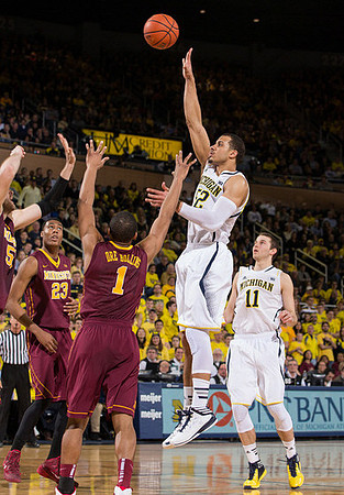 Jordan Morgan (52) and Nik Stauskas (11)