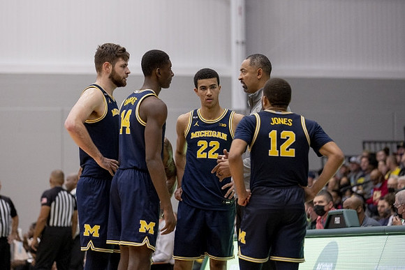 Hunter Dickinson (1), Moussa Diabate (14), Caleb Houstan (22), DeVante' Jones (12), and Juwan Howard