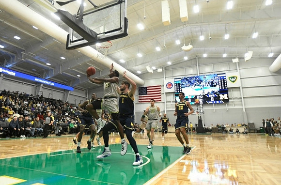 Moussa Diabate (14), Hunter Dickinson (1), Caleb Houstan (22), and DeVante' Jones (12)