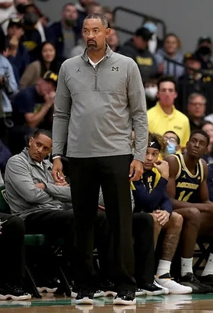 Howard Eisley, Juwan Howard, Terrance Williams II (5), and Moussa Diabate (14)
