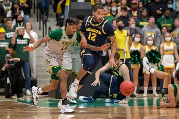 DeVante' Jones (12)