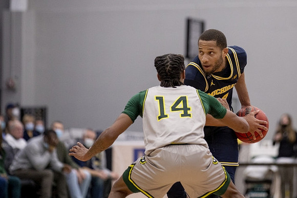 DeVante' Jones (12)
