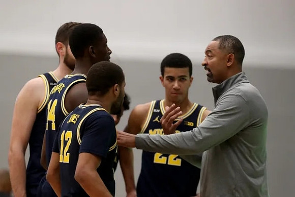 Hunter Dickinson (1), Moussa Diabate (14), DeVante' Jones (12), Caleb Houstan (22), and Juwan Howard
