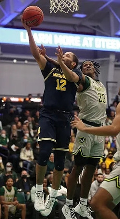 DeVante' Jones (12)