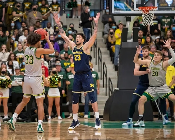 Brandon Johns Jr. (23) and Hunter Dickinson (1)