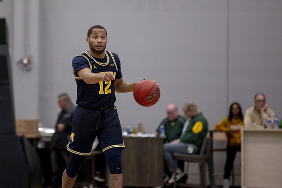 DeVante' Jones (12)