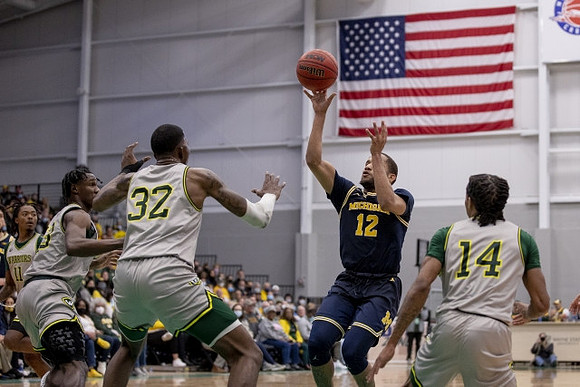 DeVante' Jones (12)
