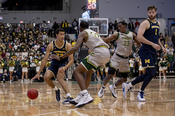 Caleb Houstan (22) and Hunter Dickinson (1)