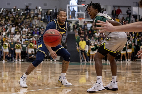 DeVante' Jones (12)