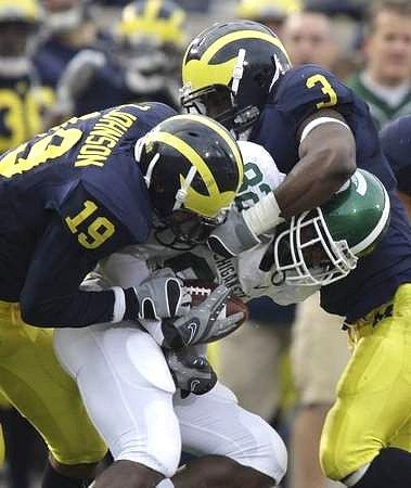 Zac Johnson (19) and Stevie Brown (3)