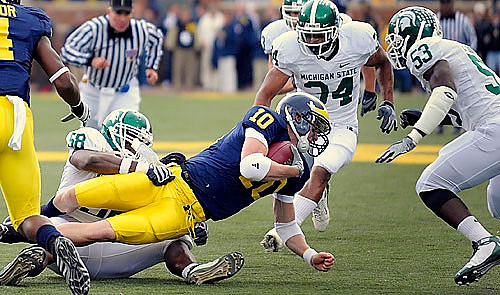 Brandon Minor (4) and Steven Threet (10)
