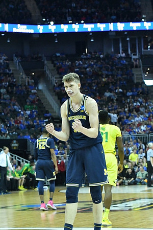 Muhammad-Ali Abdur-Rahkman (12) and Moritz Wagner (13)