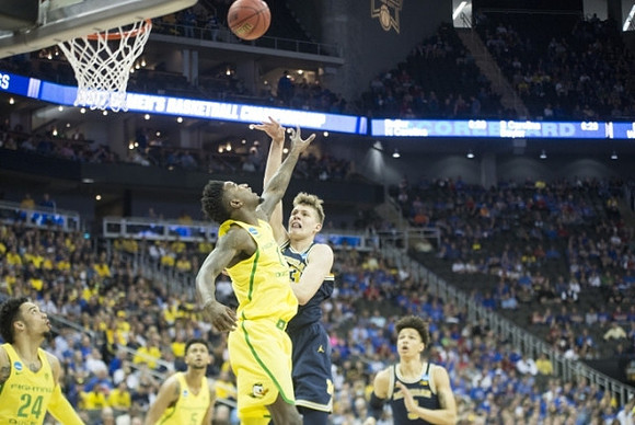 Moritz Wagner (13) and D.J. Wilson (5)