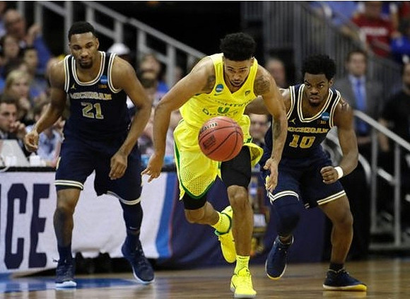 Zak Irvin (21) and Derrick Walton Jr. (10)