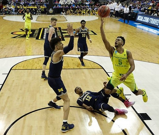 Moritz Wagner (13), D.J. Wilson (5), Muhammad-Ali Abdur-Rahkman (12), and Derrick Walton Jr. (10)