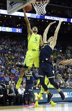 Muhammad-Ali Abdur-Rahkman (12) and Duncan Robinson (22)