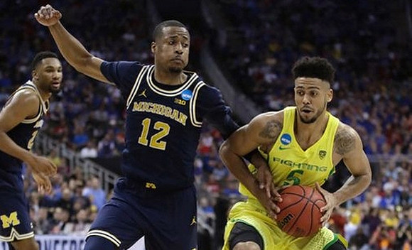 Zak Irvin (21) and Muhammad-Ali Abdur-Rahkman (12)