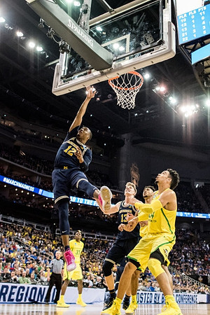 Muhammad-Ali Abdur-Rahkman (12) and Moritz Wagner (13)