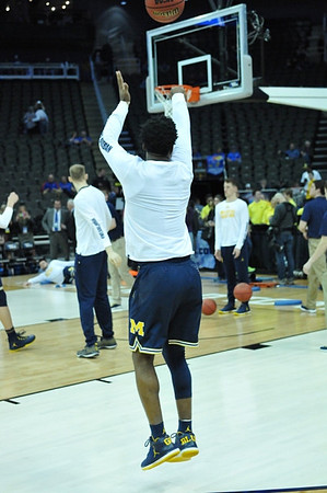 Derrick Walton Jr. (10) and Michigan Team