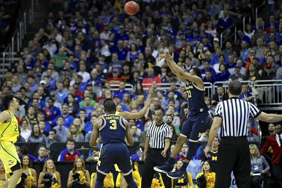 Xavier Simpson (3) and Zak Irvin (21)