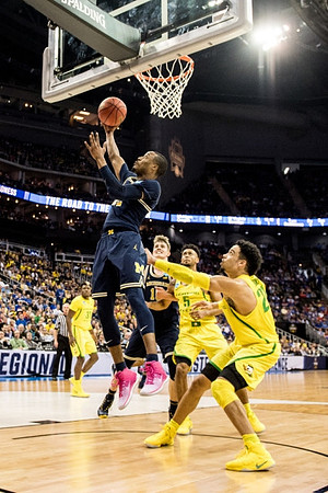 Muhammad-Ali Abdur-Rahkman (12) and Moritz Wagner (13)