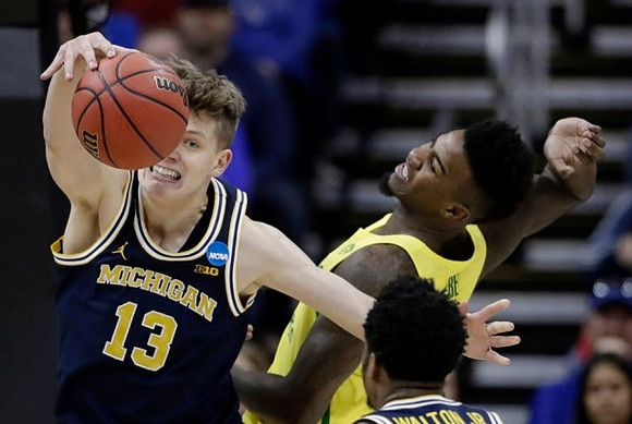 Moritz Wagner (13) and Derrick Walton Jr. (10)