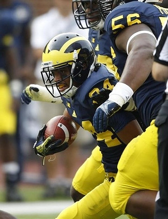 Delonte Hollowell (24) and Ondre Pipkins (56)