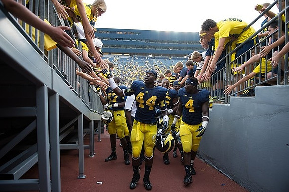 Delano Hill (44) and De'Veon Smith (4)