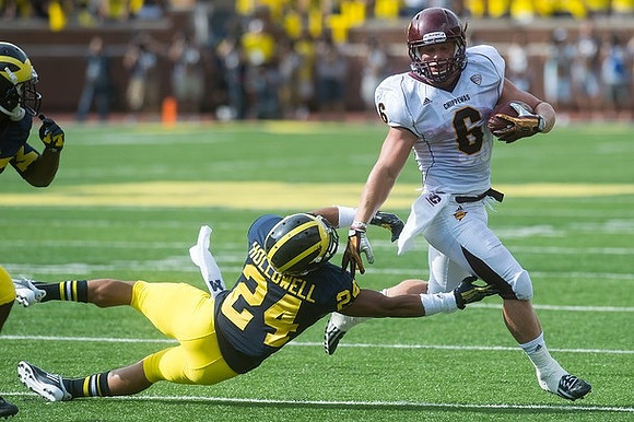 Delonte Hollowell (24)