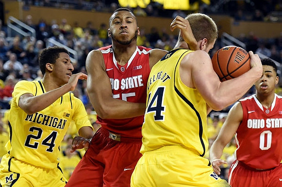 Aubrey Dawkins (24) and Max Bielfeldt (44)