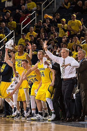 Zak Irvin (21), Mark Donnal (34), Max Bielfeldt (44), John Beilein, and Jeff Meyer