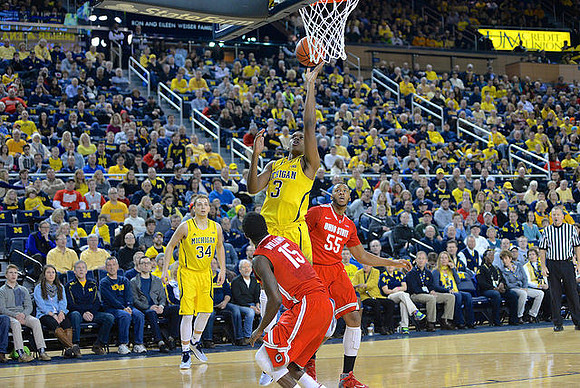 Mark Donnal (34) and Kameron Chatman (3)