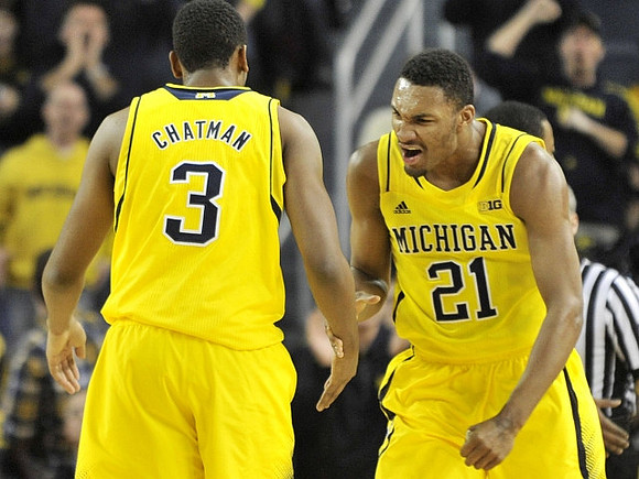 Kameron Chatman (3) and Zak Irvin (21)