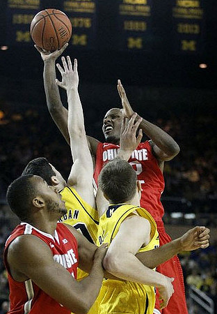 Sean Lonergan (20) and Andrew Dakich (11)