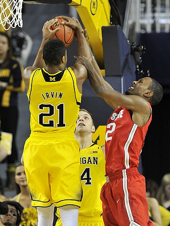 Zak Irvin (21) and Max Bielfeldt (44)