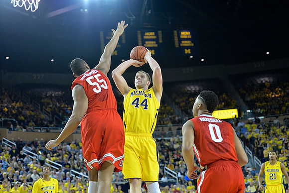 Aubrey Dawkins (24), Max Bielfeldt (44), and Zak Irvin (21)
