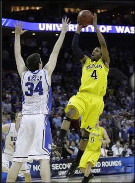 Darius Morris (4) and Zack Novak (0)