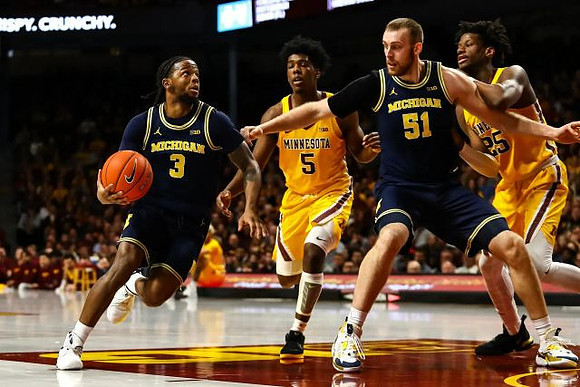Zavier Simpson (3) and Austin Davis (51)