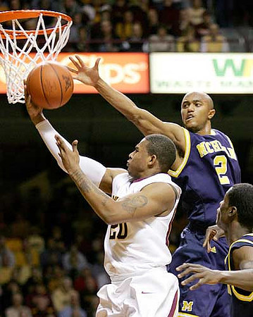 C.J. Lee (2) and Manny Harris (3)