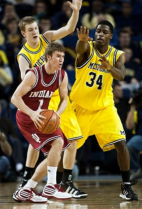 DeShawn Sims (34) and Matt Vogrich (13)