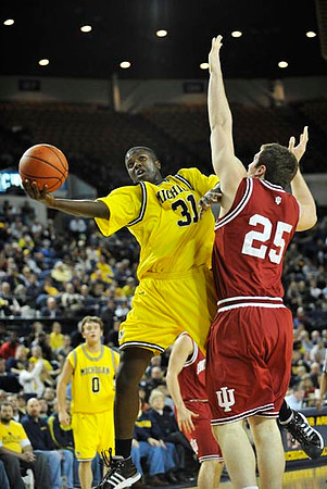 Laval Lucas-Perry (31) and Zack Novak (0)