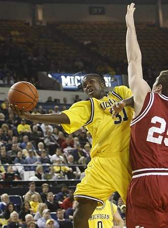Laval Lucas-Perry (31) and Zack Novak (0)