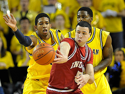 Darius Morris (4) and DeShawn Sims (34)