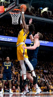 Zavier Simpson (3) and Jon Teske (15)